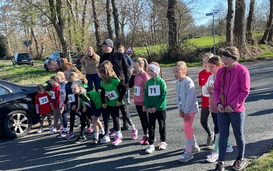LG mit 10 Athleten und Athletinnen beim 12. Herbrumer Lauftag
