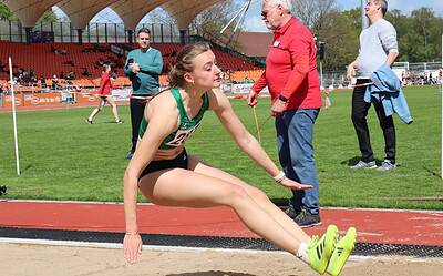 Emma Kaltwasser mit 4 Medaillen im Oldenburg erfolgreich